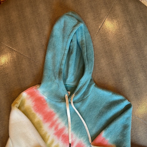 FEAT women’s blanket blend tie dye hoodie. Size large. New without tags. - Picture 4 of 7